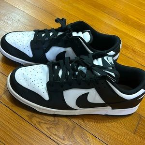 Dunk low black and white